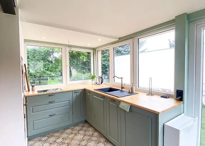 Tiny House Im Gruenen Fuer 4 Mit Kamin Ran بيت للعطل