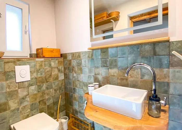 بيت للعطل Tiny House Im Gruenen Fuer 4 Mit Kamin Ran